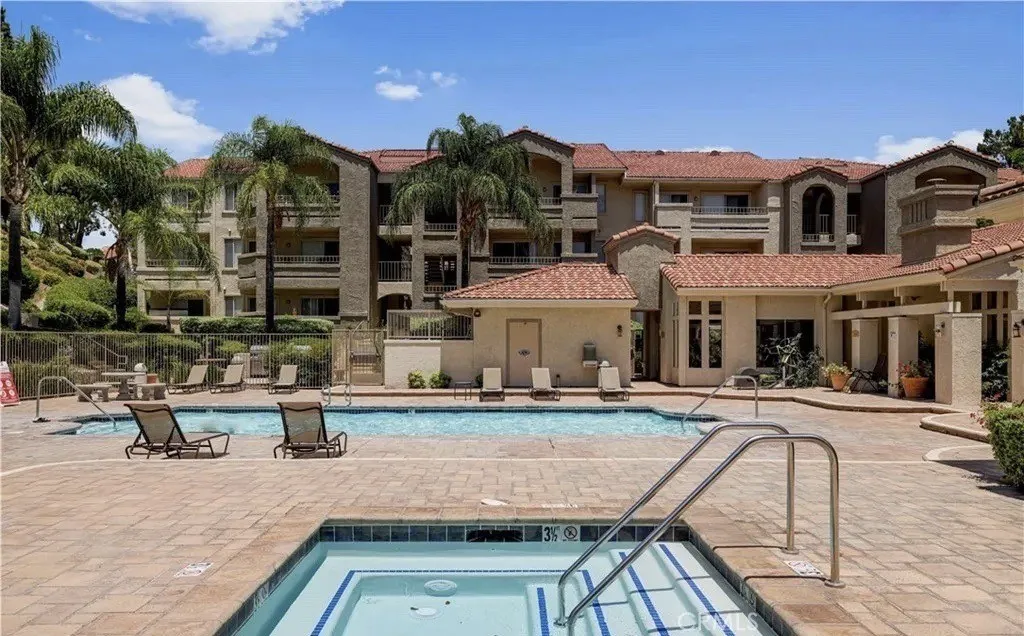 1025 La Terraza Circle 204, Corona, California 92879 home-pic-16